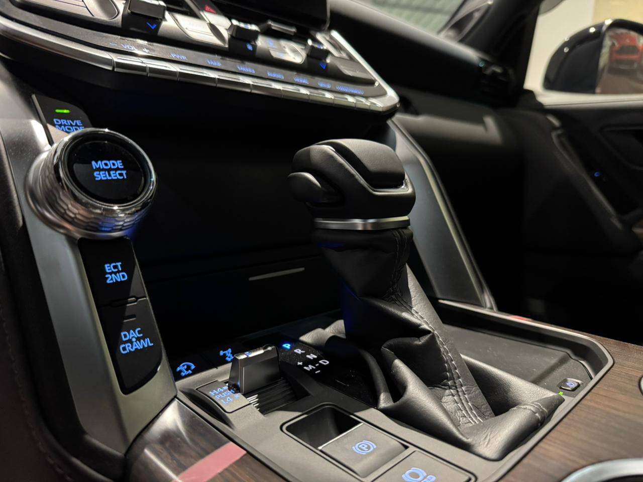 Lazrak auto Toyota land cruiser gxr 2025 